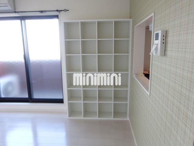 収納　オシャレな棚が付いています