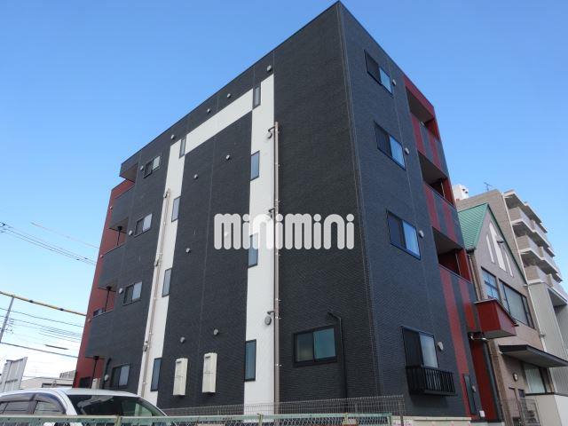 建物外観　西向きで、オートロック付