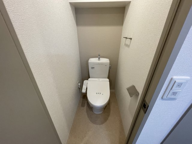 トイレ　(参考)同マンション反転タイプ間取りの部屋写真
