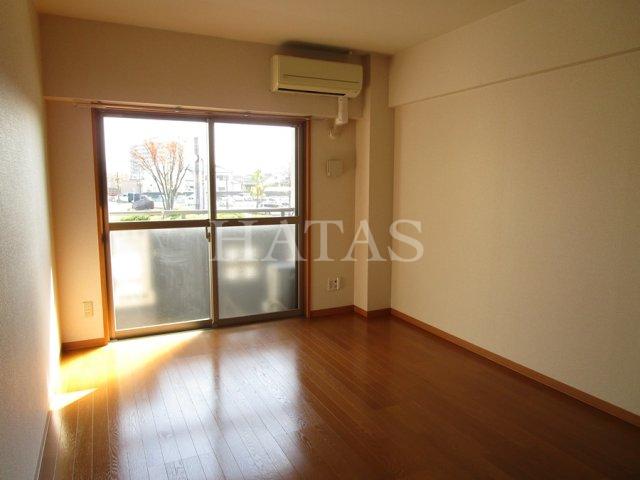 居室・リビング　同物件別部屋です。
