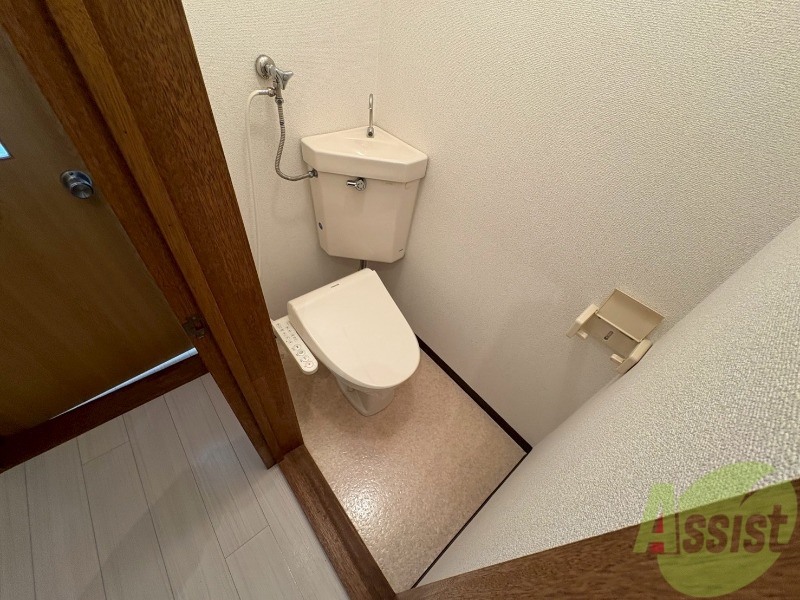 トイレ　こちらはトイレです。清潔感があり、安心して使用できます。
