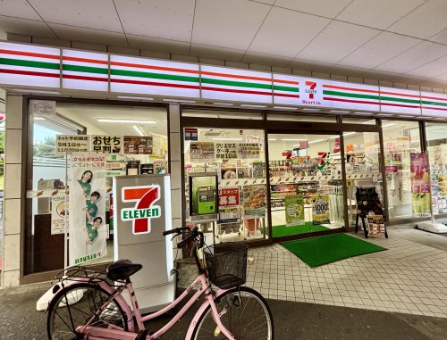 コンビニ　セブンイレブン ハートインJR東部市場前駅前店（コンビニ）まで426m