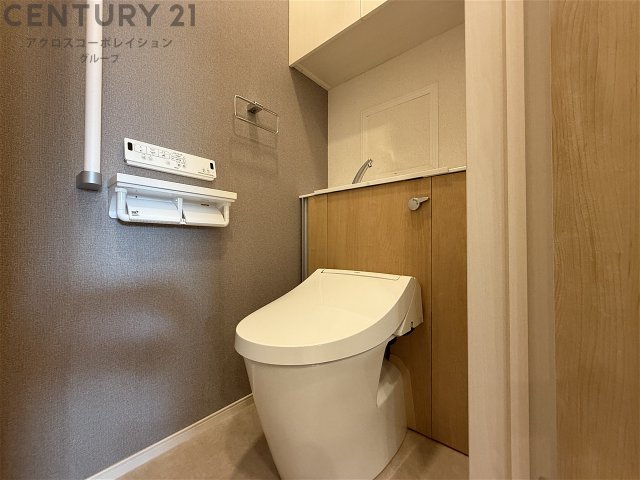 トイレ　温水洗浄便座付きのトイレです♪