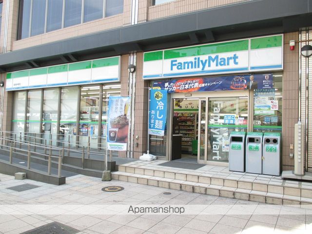 コンビニ　ファミリーマート（コンビニ）まで550m
