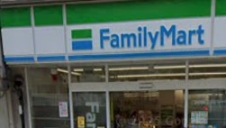 コンビニ　ファミリーマート赤羽南店（コンビニ）まで109m