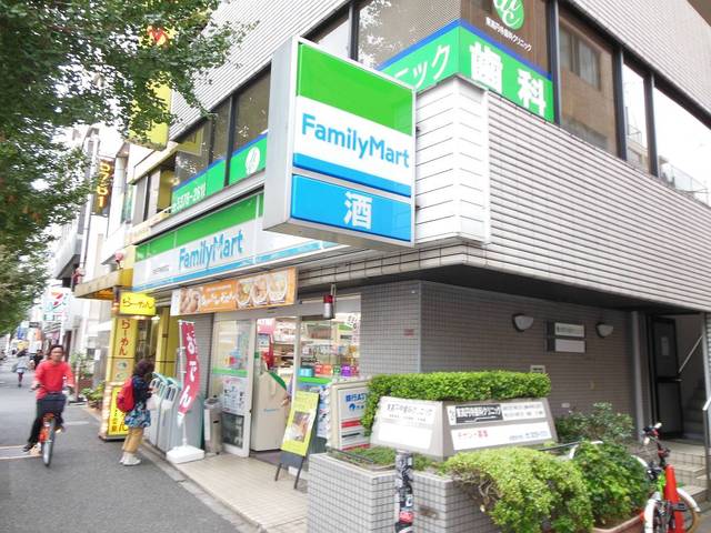 コンビニ　「ファミリーマート」（コンビニ）まで592m
