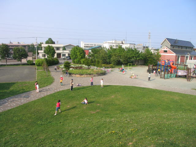 公園　平岡中央公園（公園）まで138m