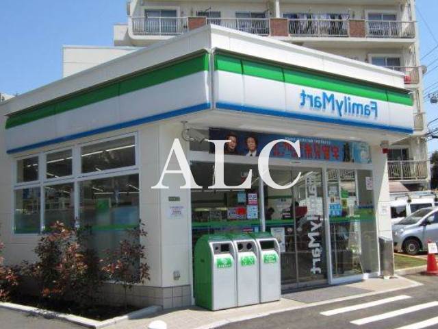 コンビニ　ファミリーマート宮坂三丁目店（コンビニ）まで272m