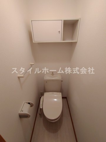 トイレ　別部屋写真です。