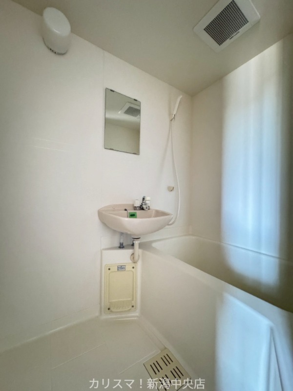 バス・シャワールーム　※別部屋参考写真