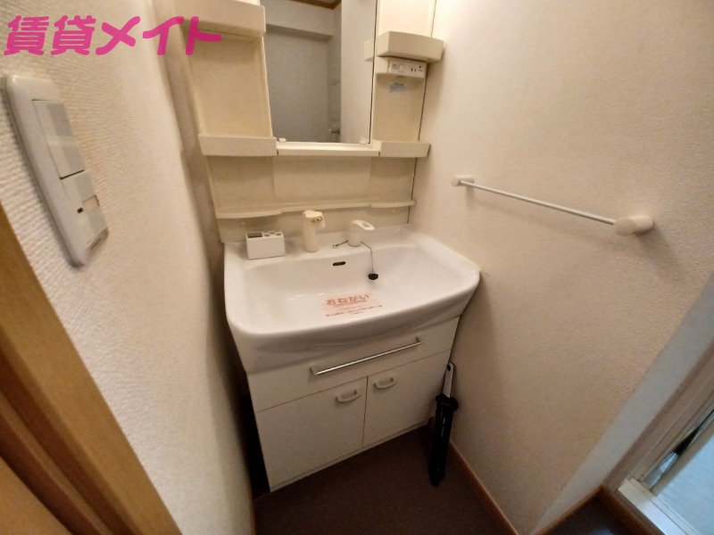 洗面設備　同型参考写真