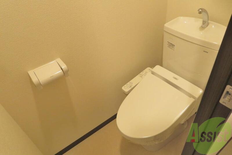 トイレ　トイレはシンプルですが清潔感もあり使い易そうです。