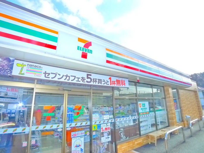 コンビニ　セブンイレブン（コンビニ）まで370m