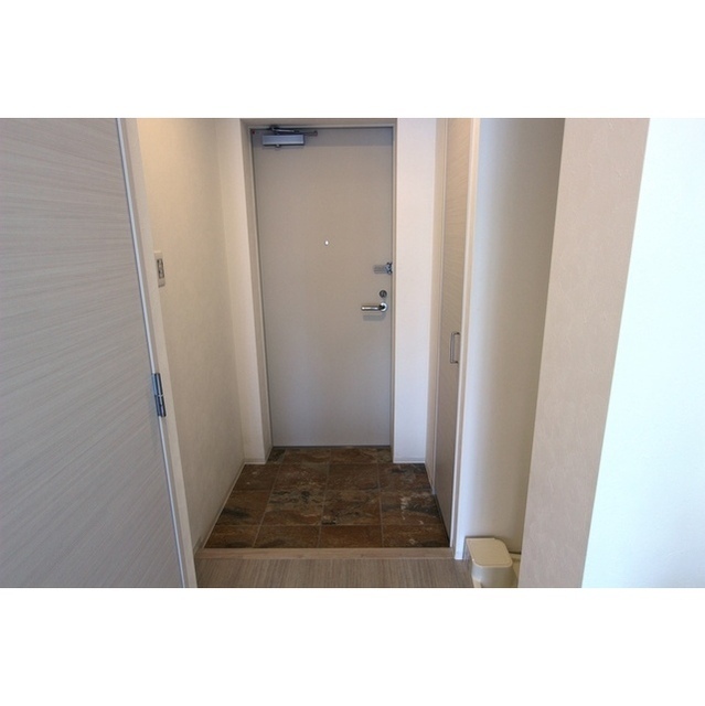 玄関　同タイプ別部屋の写真です。