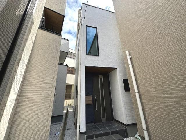 建物外観　駅から徒歩１３分