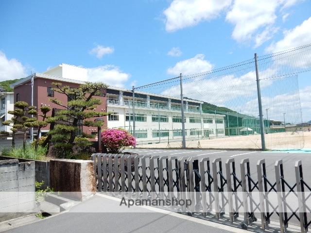 中学校　岡山市立瀬戸中学校（中学校）まで484m