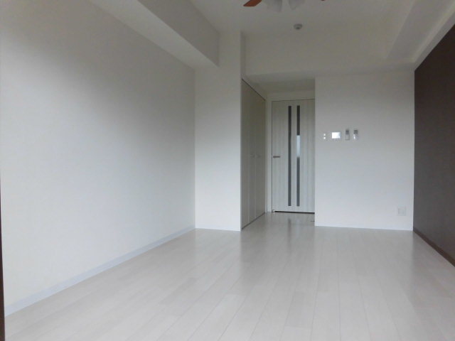 居室・リビング　外の光が差し込む明るいお部屋です