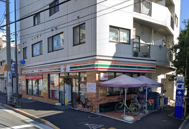 コンビニ　セブンイレブン（コンビニ）まで715m