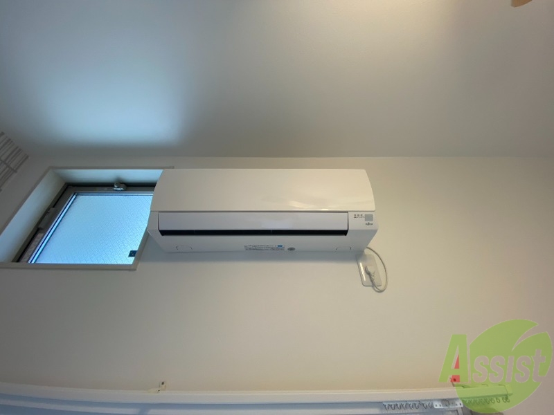 その他設備　部屋にはエアコンがあり、暑い日や寒い日もこれで安心です。