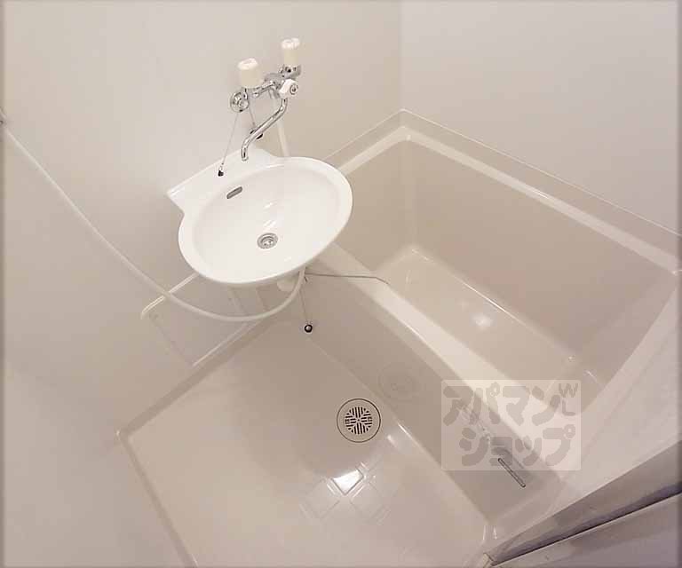 バス・シャワールーム　バスルームです。