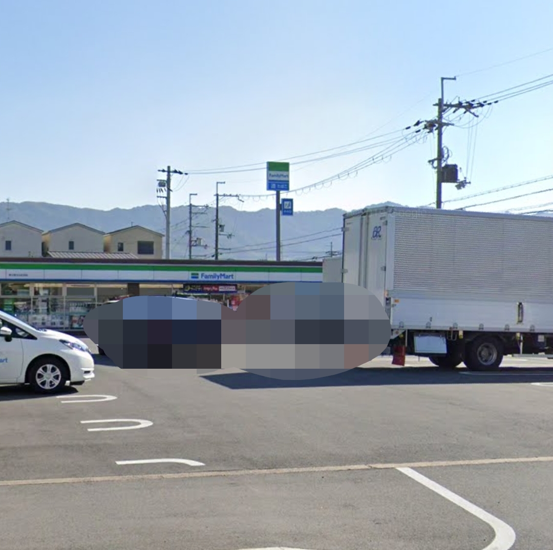 コンビニ　ファミリーマート東大阪玉串町西店（コンビニ）まで636m