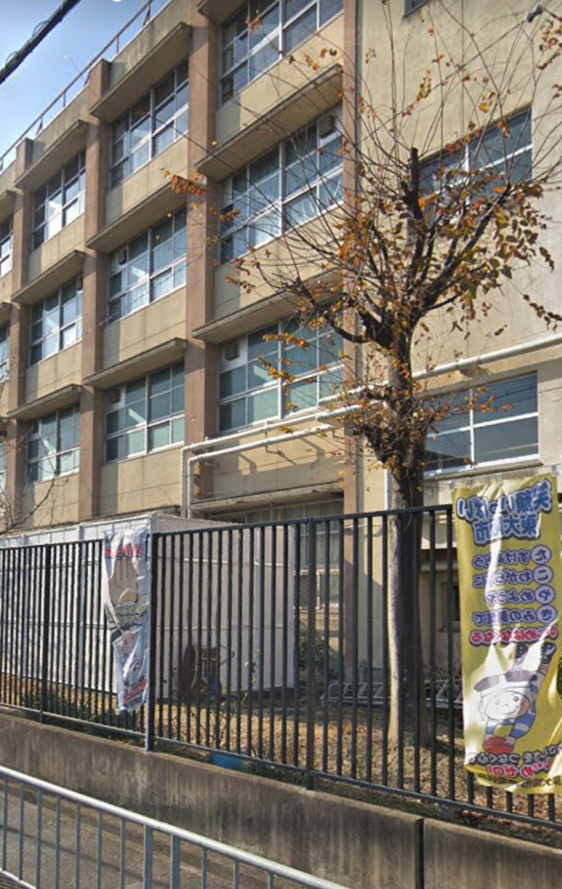 中学校　東大阪市立若江中学校（中学校）まで1069m