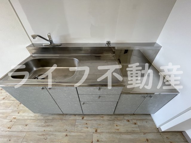 キッチン　コンパクトなキッチンで掃除もラクラク