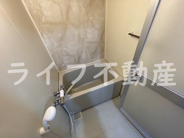 バス・シャワールーム　落ち着いた空間のお風呂です