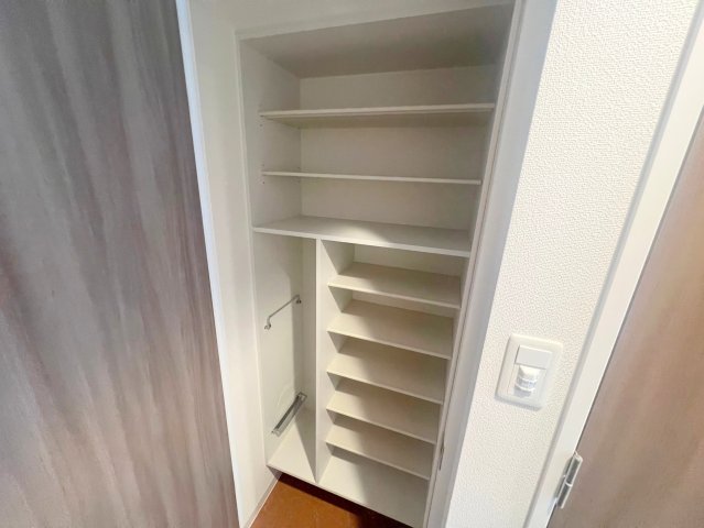 収納　大きいシューズボックスは靴がいっぱい入れれますね。