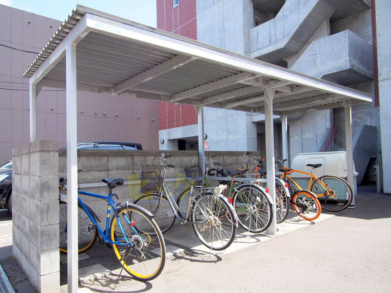 その他共有部分　屋根付き駐輪場完備しています♪