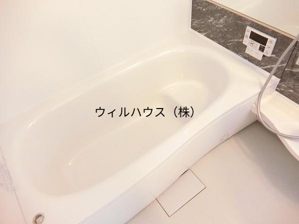 バス・シャワールーム　浴室乾燥機、追焚機能付の広々バスルーム！
