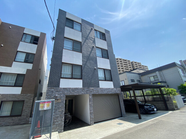 建物外観　札幌市中央区南１３条西６「Ｒｏｙａｌ　Ｏｒｋ　中島公園２」
