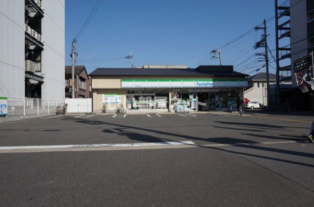 コンビニ　ファミリーマート 西大路九条店（コンビニ）まで624m