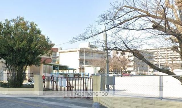 小学校　福岡市立小学校吉塚小学校（小学校）まで1303m