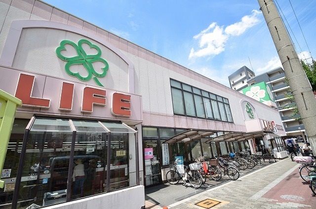 スーパー　ライフ十三東店（スーパー）まで210m