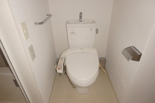 トイレ　反転のお部屋の参考写真となります。
