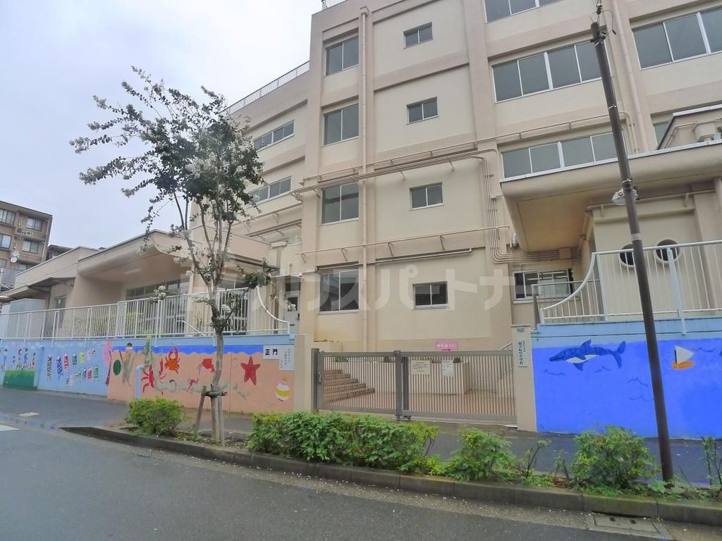 小学校　江戸川区立西小松川小学校（小学校）まで370m