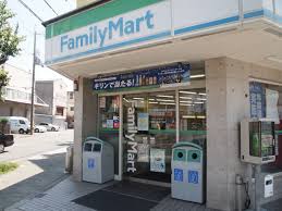 コンビニ　ファミリーマート南江口店（コンビニ）まで258m