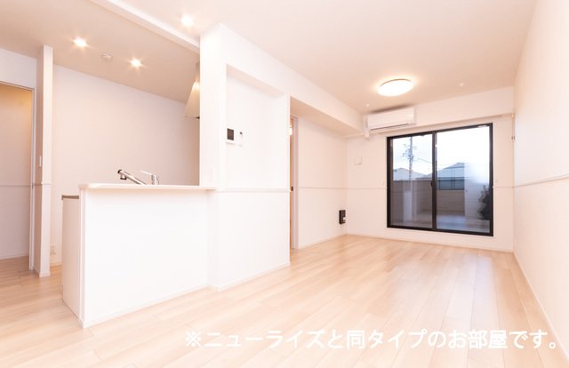 居室・リビング　こちらの居間で趣味の時間をお楽しみください