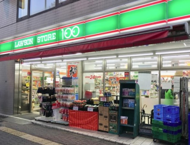 コンビニ　ローソンストア100文京千石四丁目店（コンビニ）まで624m