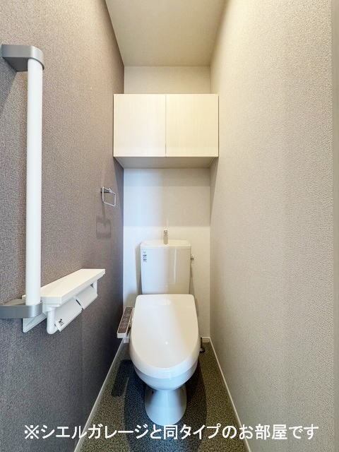 トイレ　＊同タイプのお部屋の内装写真転載