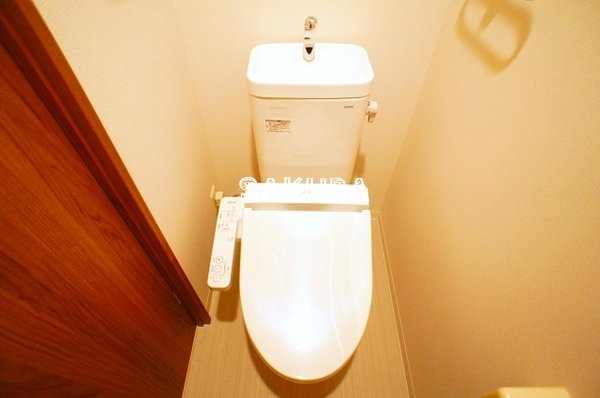 トイレ　落ち着いた色調のトイレです♪