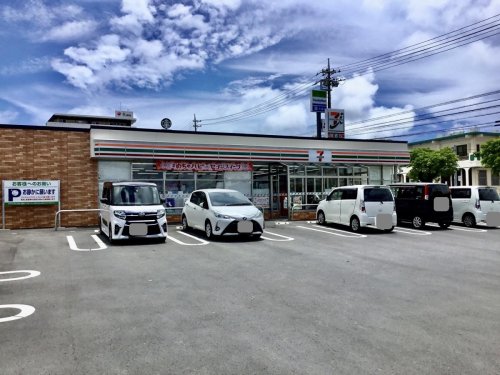 コンビニ　セブン-イレブン 北谷上勢頭店（コンビニ）まで759m