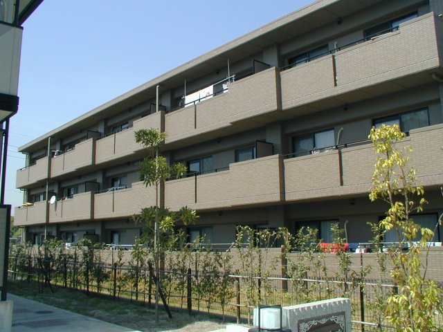 建物外観　静かな環境のマンションタイプです☆