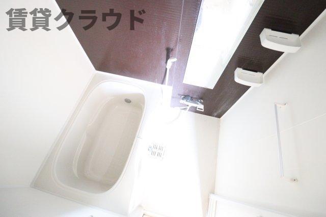 バス・シャワールーム　落ち着いた空間のお風呂です