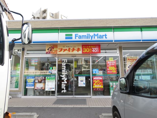 コンビニ　ファミリーマート（コンビニ）まで60m