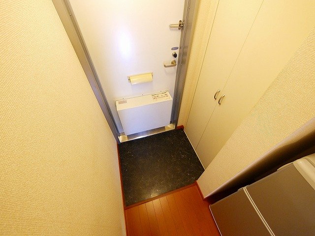 玄関　コンパクトで使いやすい洗面スペースです