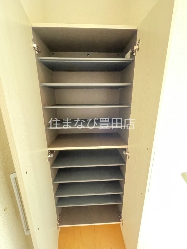 玄関　同型別部屋写真