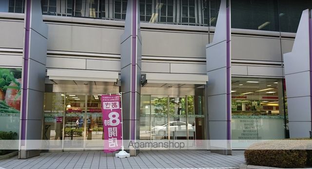 スーパー　マックスバリュエクスプレス西梅田（スーパー）まで366m