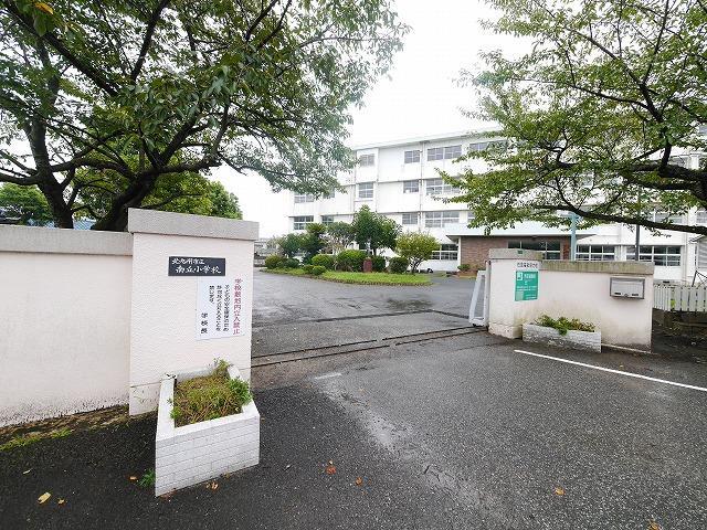 小学校　南丘小学校（小学校）まで300m